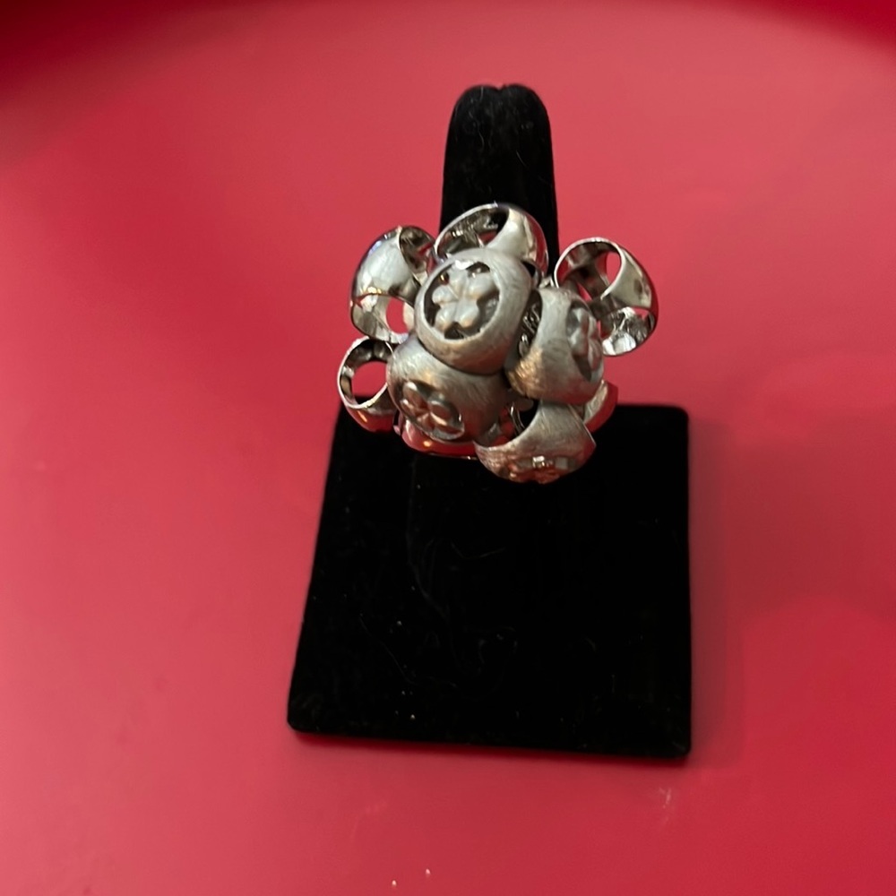 Beautiful silver Tone ring